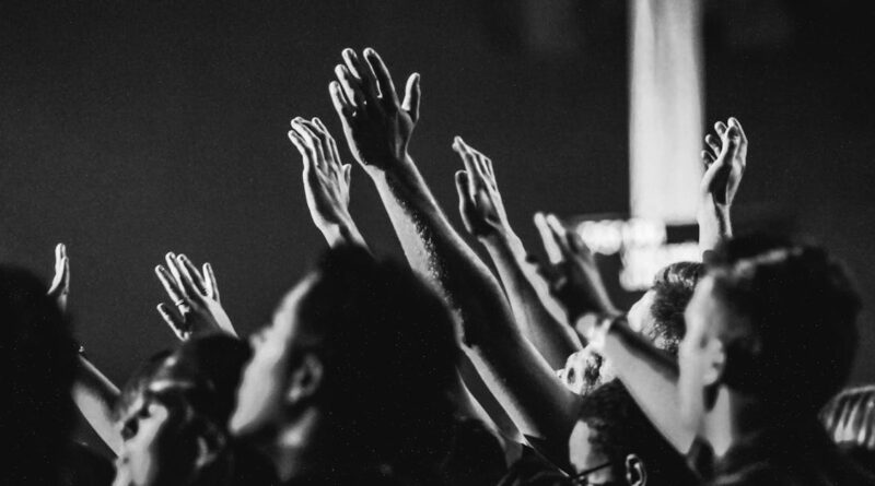 découvrez les meilleurs festivals de musique à travers le monde, des événements emblématiques aux tendances émergentes. profitez de performances live, d'une ambiance festive et de rencontres inoubliables avec d'autres passionnés de musique.