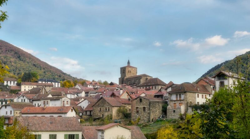 découvrez la pelote basque, un sport traditionnel emblématique du pays basque, alliant habileté, rapidité et stratégie. plongez dans l'univers passionnant de ce jeu collectif, ses règles, son histoire et les meilleures techniques pour s'initier à ce sport unique.