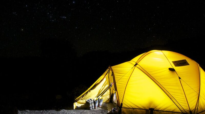 découvrez l'univers du camping : une expérience unique en pleine nature, idéale pour se ressourcer, profiter de paysages époustouflants et vivre des moments inoubliables en famille ou entre amis.
