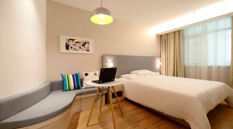 découvrez nos accommodations confortables et bien équipées pour un séjour inoubliable. que vous soyez en voyage d'affaires ou en vacances, nos options adaptées répondent à tous vos besoins.