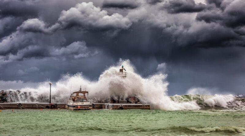 découvrez le phare de cordouan, un chef-d'œuvre de l'architecture maritime français, situé à l'entrée de l'estuaire de la gironde. plongez dans son histoire fascinante et admirez ses paysages marins époustouflants.