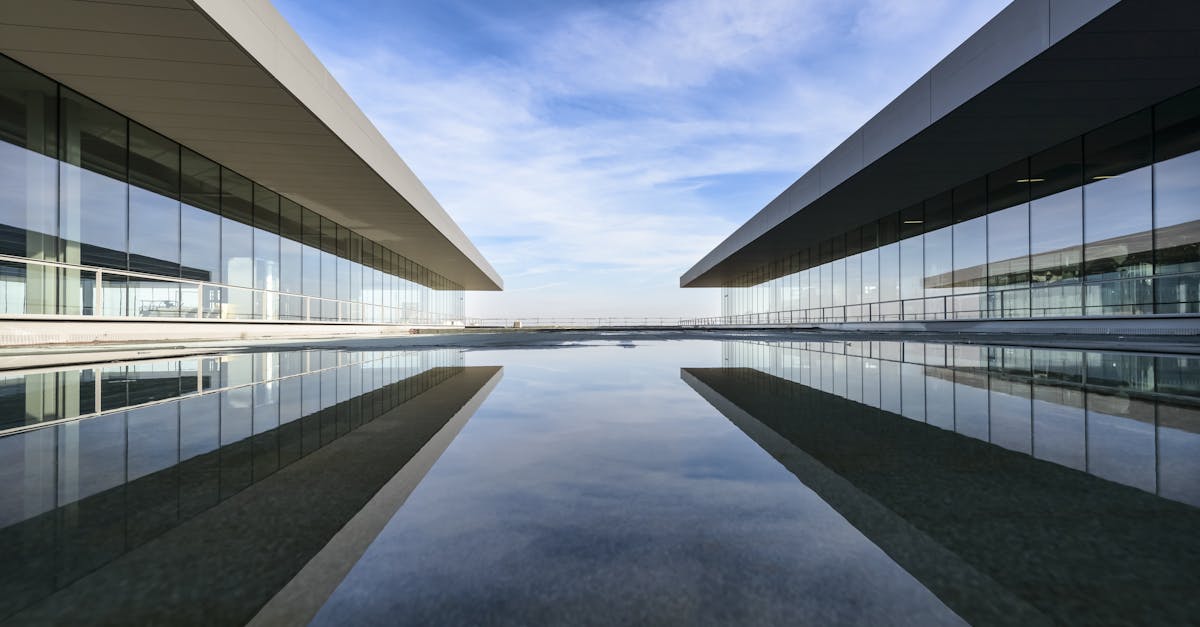 découvrez l'univers fascinant de l'architecture, où l'art et la science se rencontrent pour créer des espaces fonctionnels et esthétiques. explorez les tendances contemporaines, les styles historiques et les innovations durables qui façonnent notre environnement. passionnés d'architecture, plongez dans cette richesse culturelle et technique !