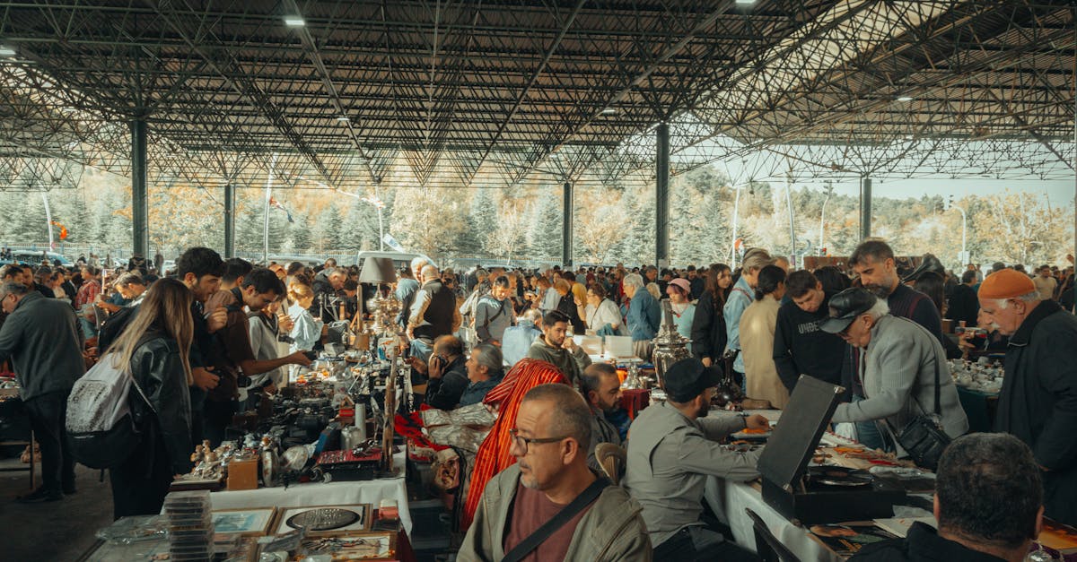 découvrez l'univers fascinant des marchés aux puces : une expérience unique de shopping vintage où chiner des trésors éclectiques, des objets rares et des vêtements d'occasion. plongez dans l'ambiance conviviale et dénichez des trouvailles inoubliables qui racontent une histoire.