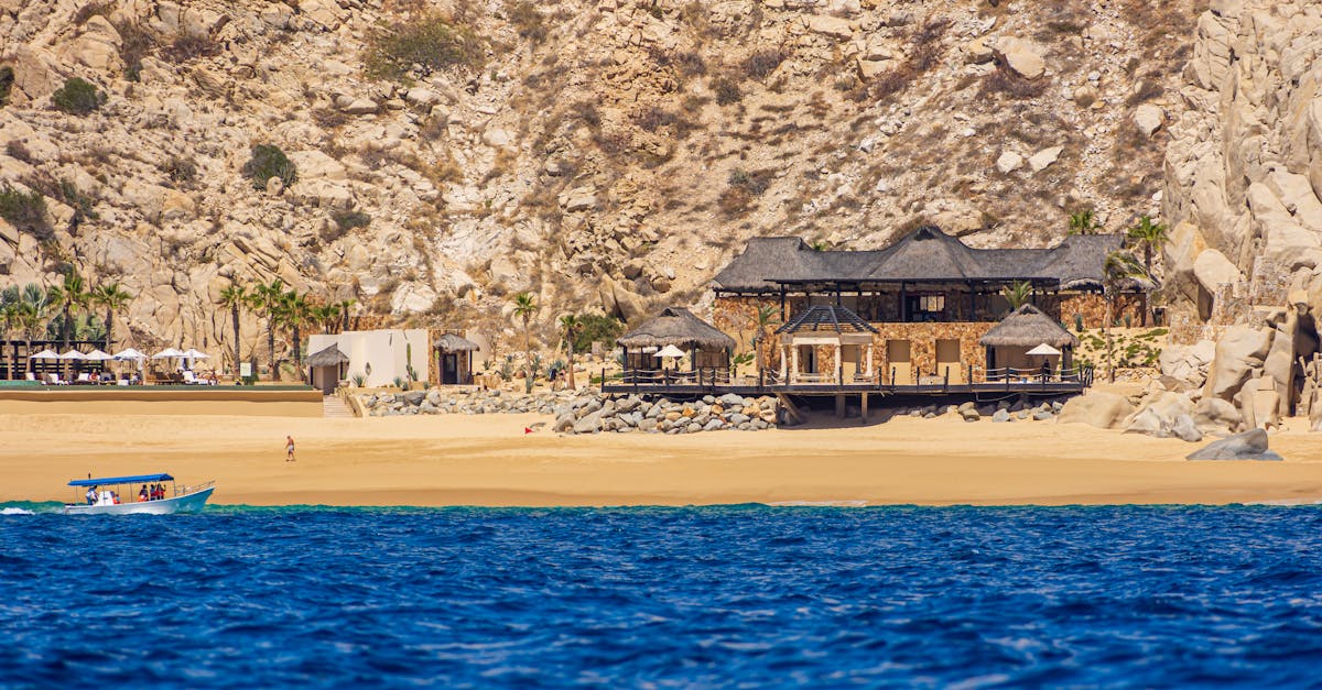 découvrez le grand chalet beach hotel, un havre de paix au bord de la mer. profitez d'un séjour inoubliable dans un cadre idyllique avec des chambres confortables, des activités de plein air et une cuisine raffinée. parfait pour des vacances en famille ou un week-end romantique.