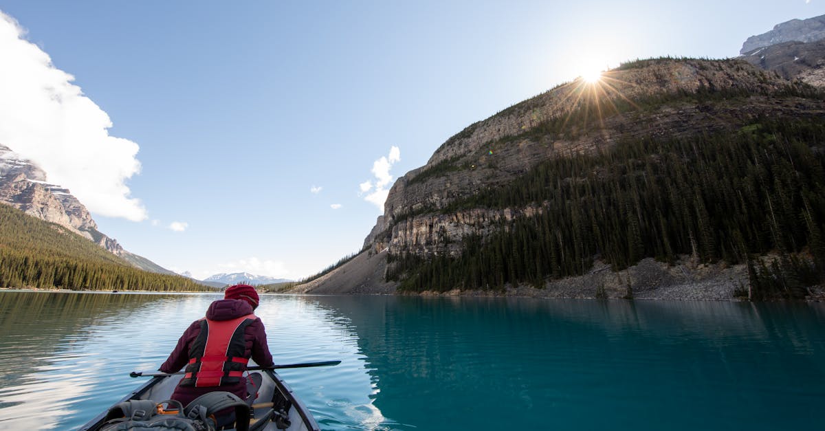 découvrez les joies du kayak : une aventure palpitante sur l'eau qui combine exploration, plaisir et défis. que vous soyez débutant ou expert, partez à la conquête des rivières et des lacs, tout en admirant la beauté de la nature. rejoignez-nous pour une expérience mémorable de kayak!