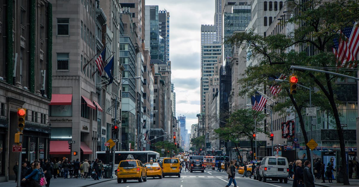 découvrez new york, la ville qui ne dort jamais ! explorez ses célèbres sites emblématiques, sa culture vibrante, ses quartiers diversifiés et sa gastronomie inoubliable. plongez dans l'effervescence de la big apple et laissez-vous envoûter par son atmosphère unique.