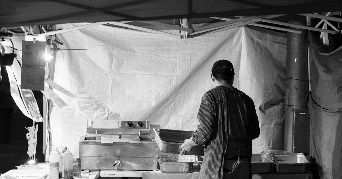 découvrez l'attrait unique des marchés nocturnes, où la magie des lumières et l'animation des stands créent une expérience inoubliable. savourez des délices culinaires, dénichez des trésors artisanaux et plongez dans une atmosphère conviviale et vibrante. parfait pour une sortie entre amis ou en famille, les marchés nocturnes vous invitent à explorer la culture locale sous un nouveau jour.