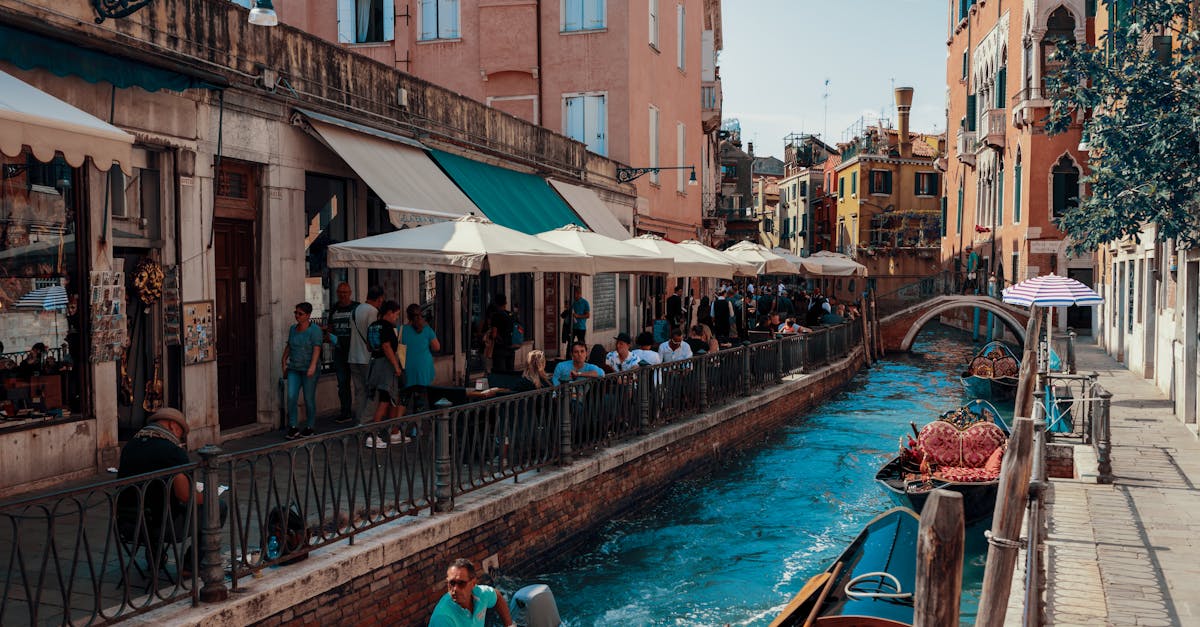 découvrez notre sélection de restaurants offrant des vues imprenables. profitez d'une expérience gastronomique inoubliable tout en admirant des paysages à couper le souffle. que ce soit sur une terrasse ensoleillée ou près d'un panorama urbain, votre repas sera sublimé par la beauté du cadre.