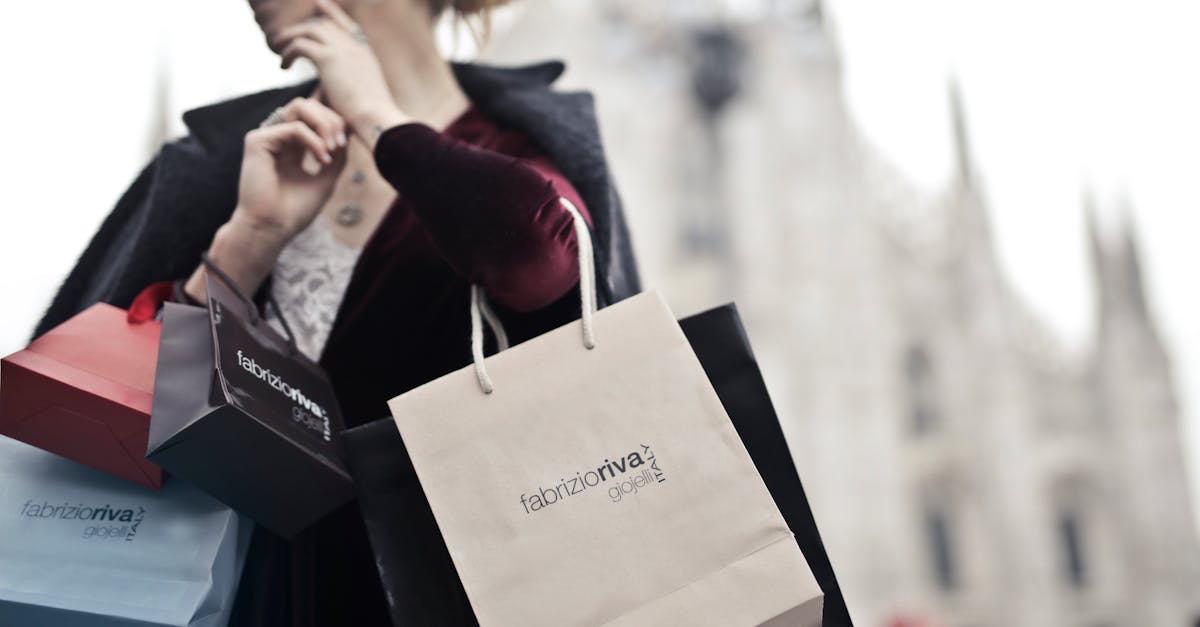 découvrez l'univers du shopping avec nos conseils, astuces et tendances pour faire de vos séances de courses une expérience agréable et stylée. trouvez les meilleures offres et des idées de looks qui vous correspondent.