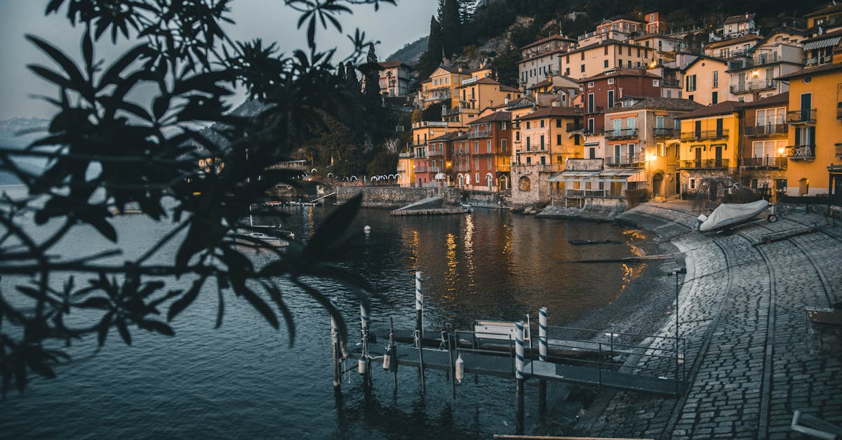 découvrez les meilleurs endroits pour admirer les couchers de soleil spectaculaires. explorez des lieux enchanteurs où la magie des couleurs se mêle à la beauté de la nature pour vous offrir des moments inoubliables.