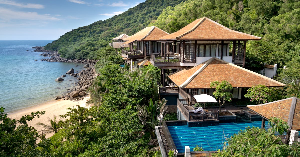 découvrez notre sélection de villas d'exception pour des vacances inoubliables. profitez d'un cadre idyllique, de confort moderne et de services haut de gamme pour un séjour mémorable en famille ou entre amis.
