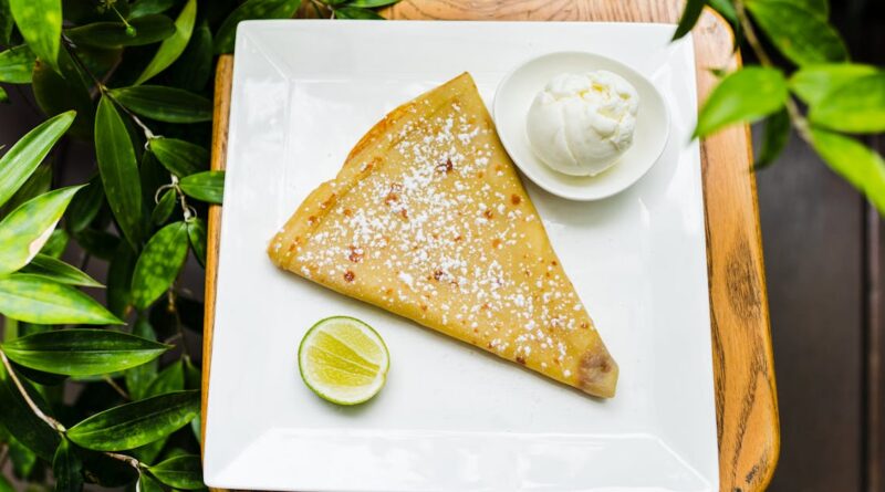 découvrez notre crêperie chaleureuse où la tradition bretonne rencontre la créativité culinaire. savourez une variété de crêpes sucrées et salées, préparées avec des ingrédients frais et locaux. venez partager un moment convivial en plaisantant autour d'un bon repas fait maison.