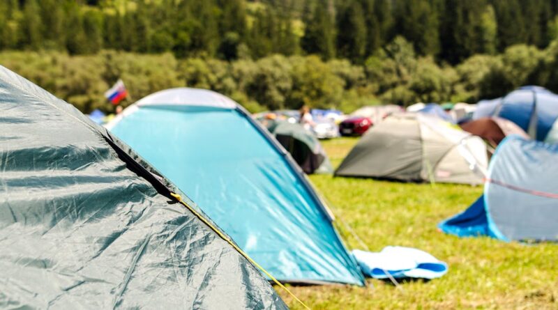 découvrez le charme du camping en pleine nature ! profitez d'activités en plein air, d'emplacements de tente spacieux et d'une ambiance conviviale. parfait pour des vacances en famille ou entre amis, le camping vous offre une échappée belle pour respirer, explorer et vous ressourcer.