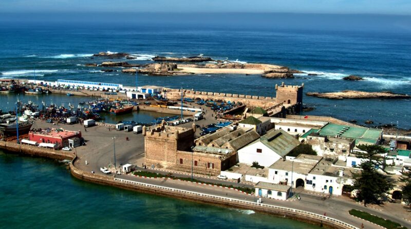 découvrez mogador, une destination envoûtante entre tradition et modernité, riche en culture, plages magnifiques et gastronomie savoureuse. explorez ses souks animés, ses paysages enchanteurs et laissez-vous séduire par l'hospitalité marocaine.