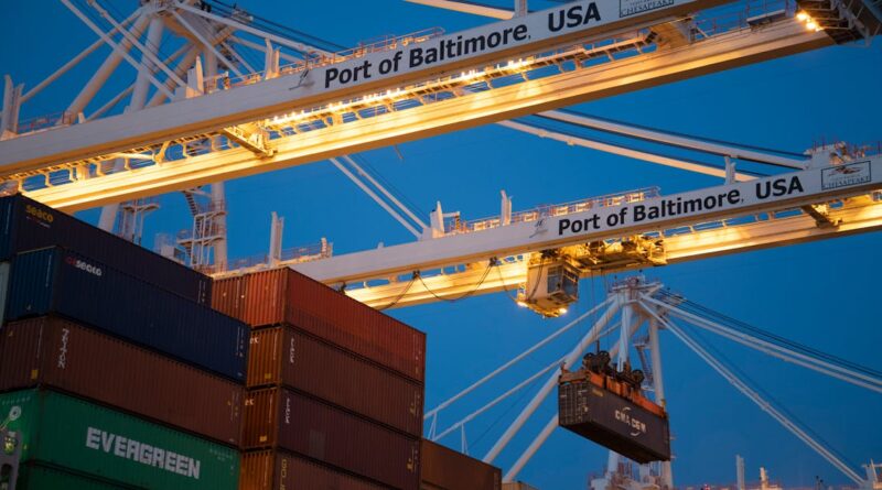 découvrez notre guide complet sur le port, un élément essentiel de la navigation maritime. informez-vous sur les types de ports, leurs infrastructures, les activités portuaires et leur impact économique. explorez les enjeux environnementaux et les innovations dans le secteur portuaire.