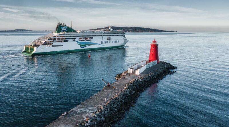 découvrez l'univers fascinant des phares, ces gardiens des côtes qui guident les navigateurs. apprenez leur histoire, leur architecture et leur rôle essentiel dans la sécurité maritime.