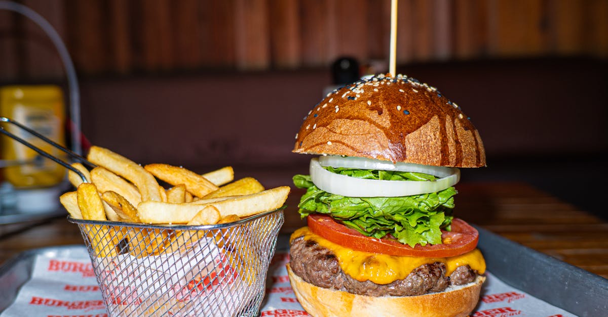 découvrez l'ambiance conviviale et chaleureuse de notre bistro, où vous pourrez déguster des plats faits maison à base de produits frais, tout en savourant une sélection de vins soigneusement choisis. venez partager un moment authentique autour de mets savoureux et d'un service attentif.