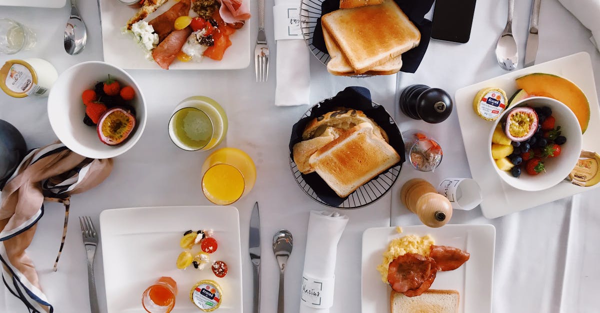 découvrez notre brunch savoureux, un mélange parfait de délices sucrés et salés, idéal pour un repas convivial en famille ou entre amis. profitez d'une ambiance chaleureuse et d'une variété de plats frais pour commencer votre week-end du bon pied.