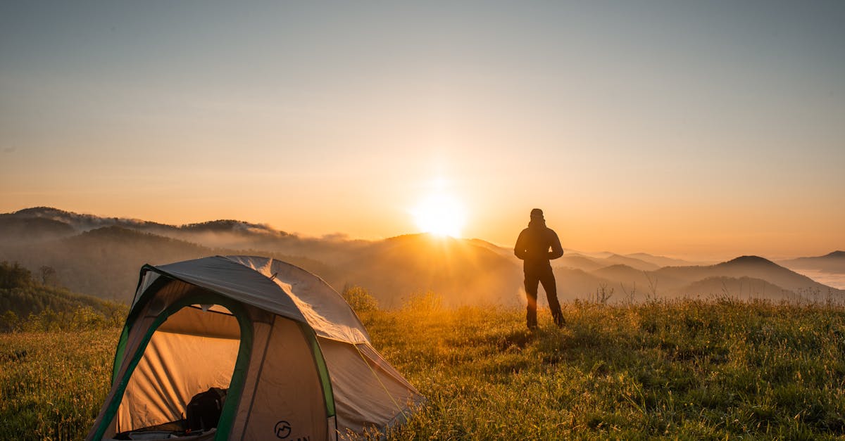 découvrez l'aventure du camping en pleine nature : installez votre tente sous les étoiles, explorez des paysages magnifiques et vivez des moments inoubliables en famille ou entre amis.