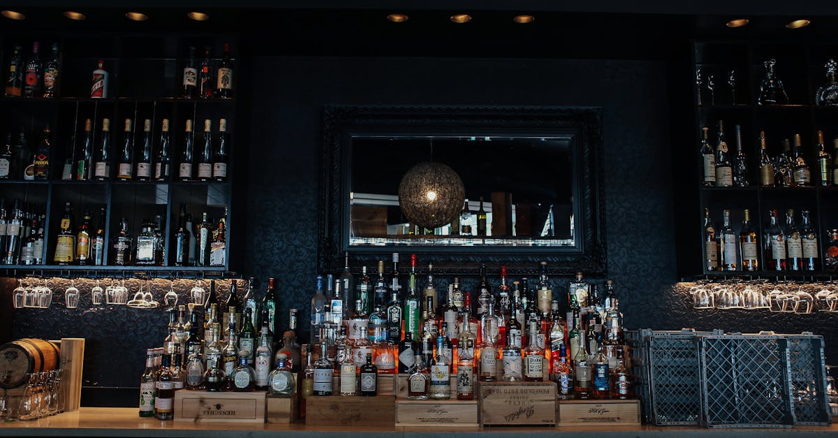 découvrez l'univers des cocktails au cognac, une fusion parfaite de saveurs raffinées et de douceur. explorez des recettes créatives et savoureuses qui mettront en valeur l'élégance de cette eau-de-vie française, idéale pour toutes vos occasions.