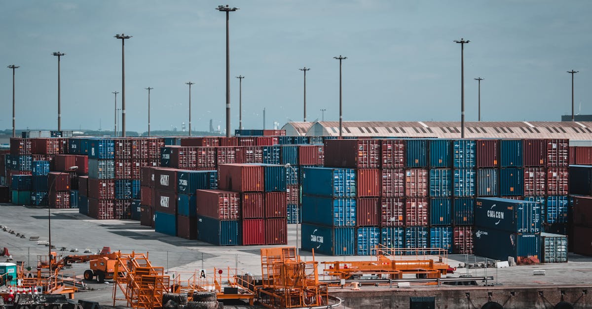 découvrez tout ce qu'il faut savoir sur les ports : leur importance dans le commerce maritime, leur fonctionnement, ainsi que les différentes infrastructures et services qu'ils offrent pour le transport de marchandises et de passagers.