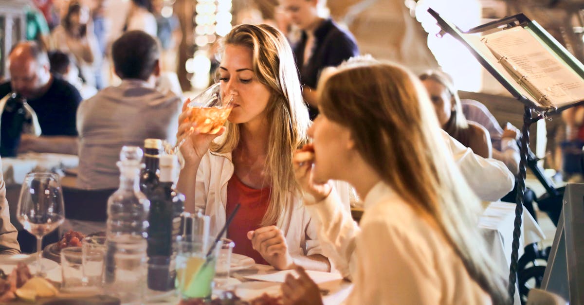découvrez notre restaurant, un lieu convivial où se mêlent saveurs authentiques et recettes innovantes. dégustez des plats préparés avec des ingrédients frais et de saison, le tout dans une ambiance chaleureuse et accueillante. réservez dès maintenant pour une expérience culinaire inoubliable!