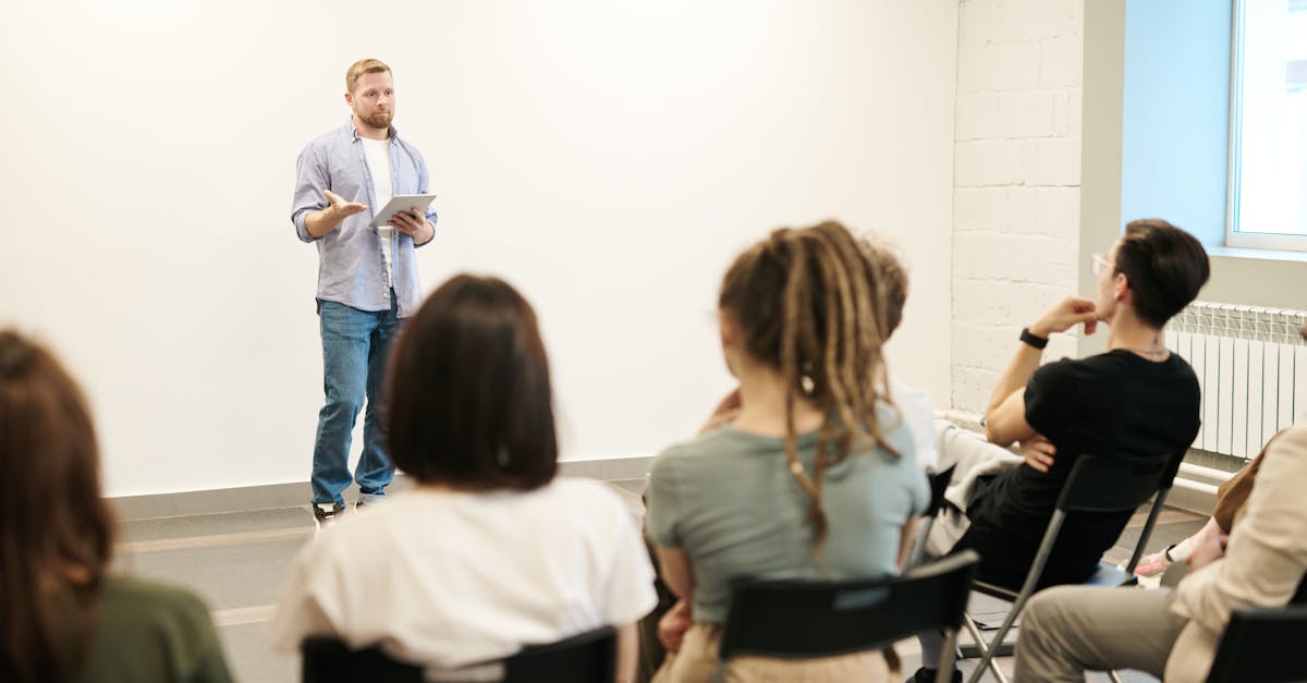 louez notre salle de séminaire idéale pour vos événements professionnels. capacité d'accueil flexible, équipements modernes et ambiance propice aux discussions. réservez dès maintenant pour garantir le succès de votre séminaire!