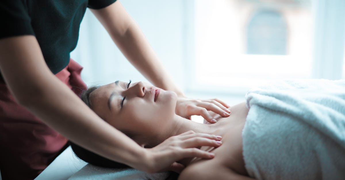découvrez un havre de paix et de bien-être dans notre spa. profitez de soins relaxants, de massages revitalisants et d'installations de luxe pour vous ressourcer. offrez-vous une parenthèse enchantée pour échapper au stress quotidien et revitaliser votre corps et votre esprit.